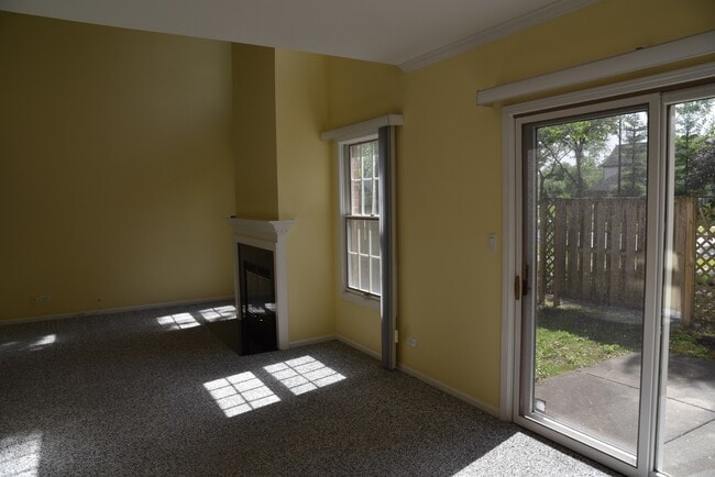 Building Photo - 421 Town Pl Cir