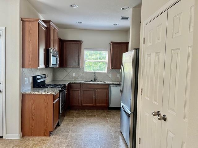 Foto del edificio - 5424 Falling Leaf Ln