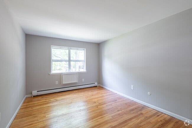 1BR 1BA - Hawthorne Garden