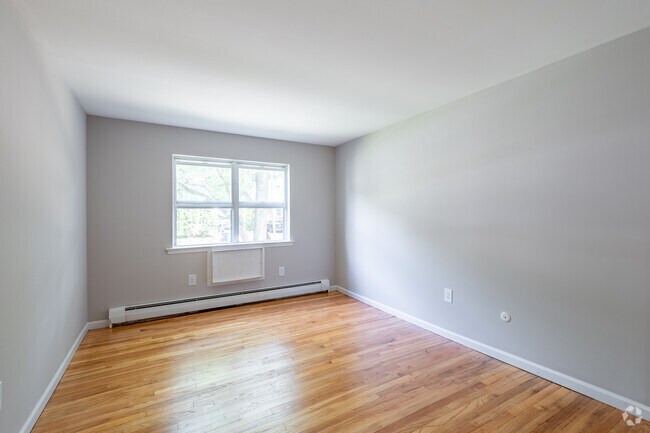 1HAB, 1BA - Hawthorne Garden