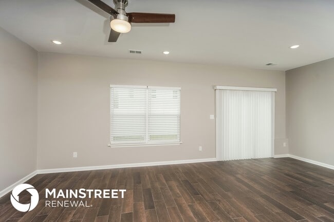 Foto del edificio - 2064 N Sarah Dr