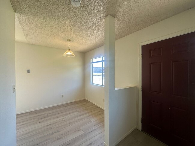 Foto del edificio - 1175 - 1189 N Parsons Ave Merced