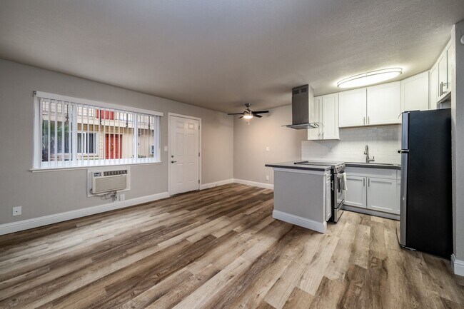 Foto del edificio - Fully remodeled studio apartment in gated ...