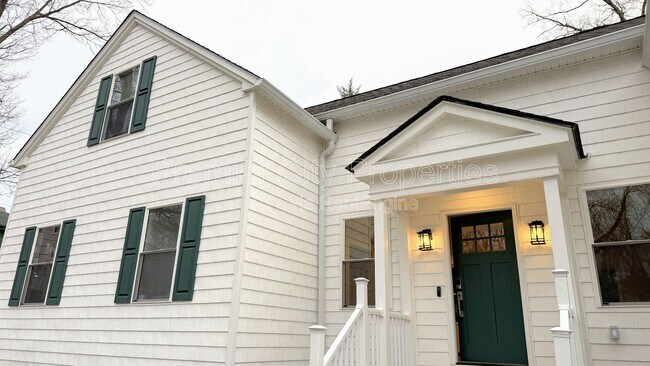 Foto del edificio - 240 Mcgregor Ave