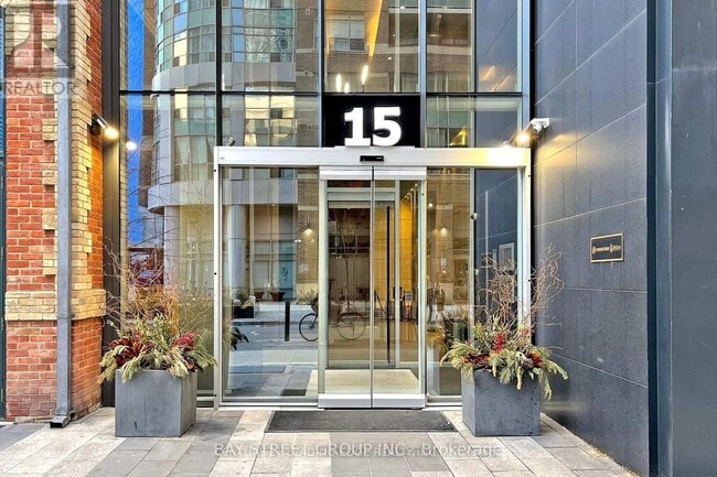 Building Photo - 15 Grenville St