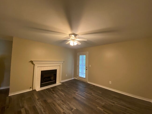 Photo - Renovated One Level 2 Bedroom / 2 Bathroom... House