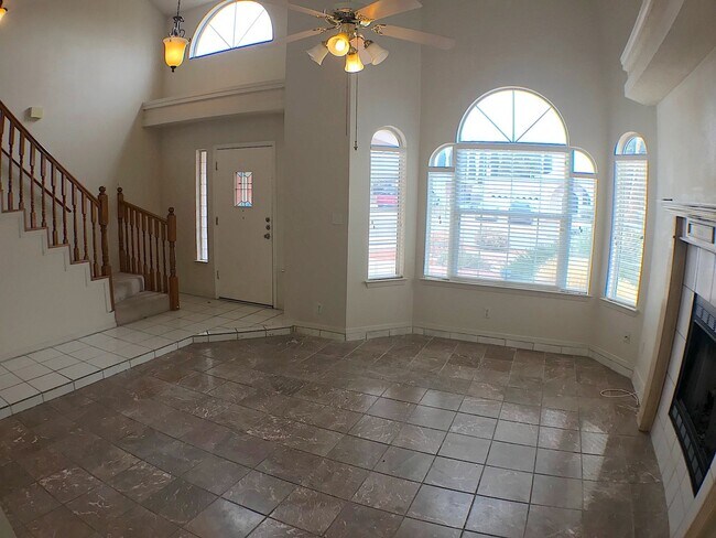 Foto del edificio - Northeast El Paso 3 Bed Refrig A/C