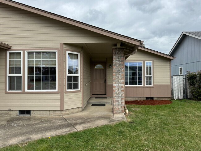Building Photo - 3 Bedroom 2 Bathroom house in wonderful ne...