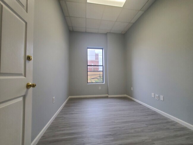 Building Photo - 318 Martin Luther King Jr Dr