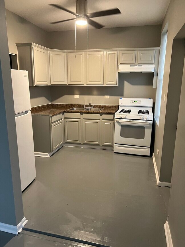 Foto del edificio - 8914 S Cottage Grove Ave