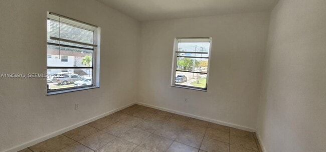 Building Photo - 3670 SW 10th St