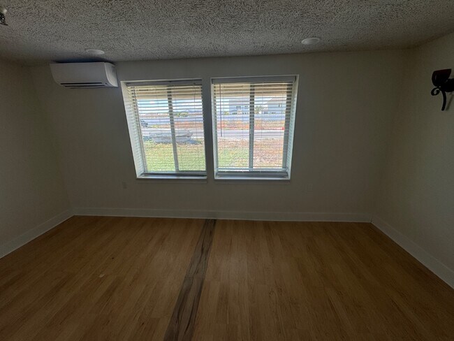 Foto del edificio - 460 W 600 N