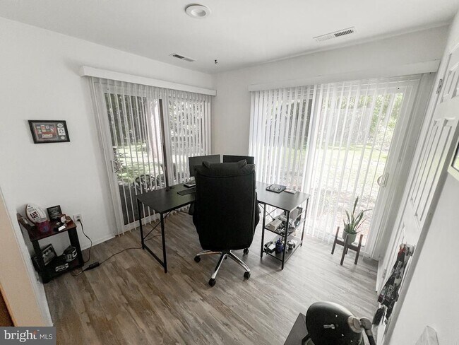 Foto del edificio - 81 W Bluebell Ln