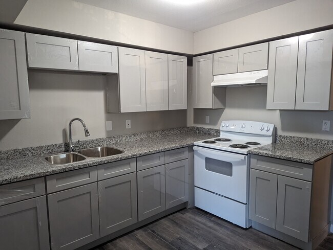 Building Photo - 4426 Pontchartrain Dr