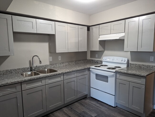 Building Photo - 4426 Pontchartrain Dr