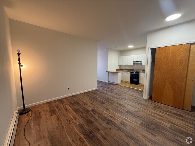 Building Photo - 2328 Steinway St