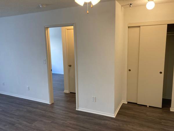 Foto del edificio - Sherman Way Apartments