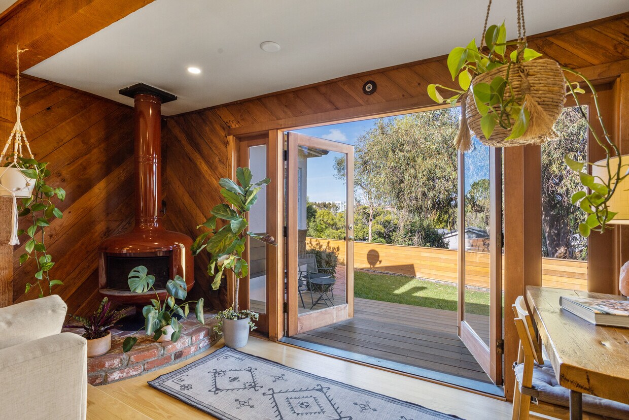 Photo - 5923 Abernathy Dr (Los Angeles, CA)