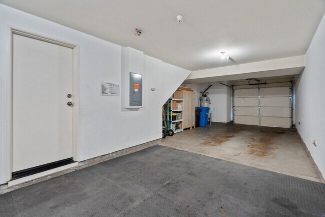 Foto del edificio - PRIVATE HOME OFFERS TWO PRIMARY SUITES!