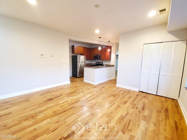 Building Photo - 2038 W Touhy Ave