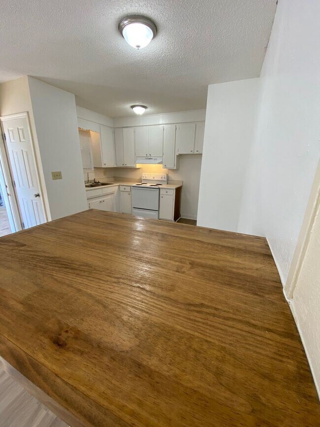 Foto del edificio - 135 Oakwood Ave