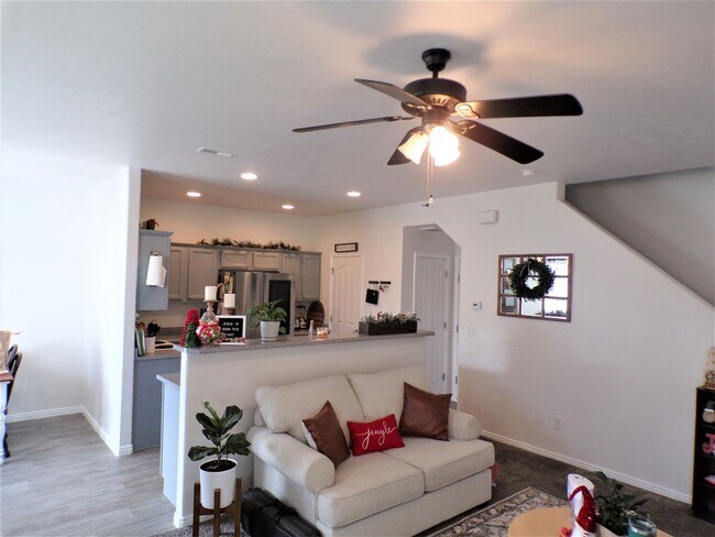 Foto del edificio - Impressive Remodeled 2 Bed 2 Bath Townhome