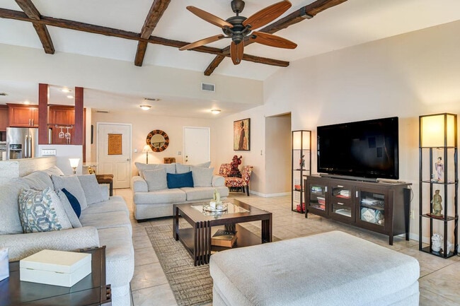 Building Photo - 2843 Meadow Wood Dr