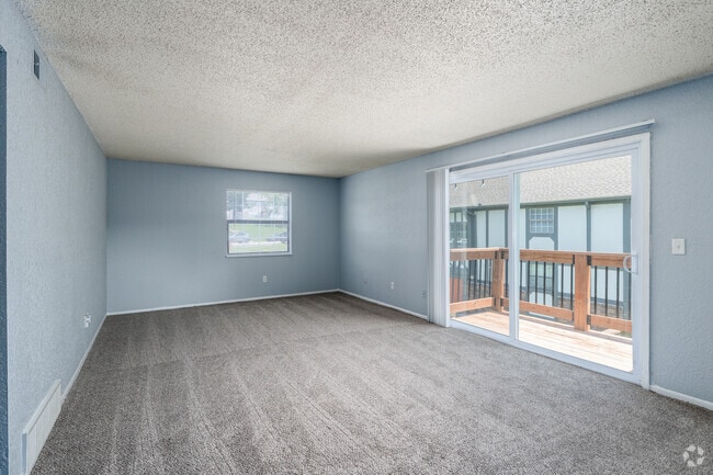 2BR, 1BA - 925SF - Living Room - Clear View