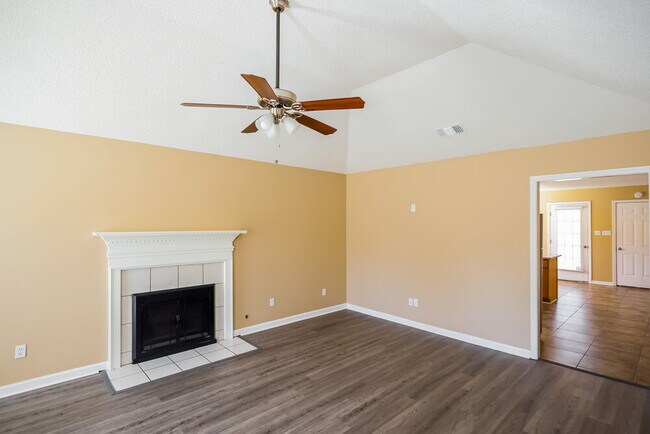 Foto del edificio - 104 Stonehaven Dr