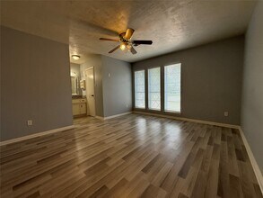 Building Photo - 422 Gamewood Dr