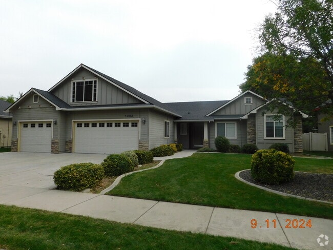 Building Photo - 5282 N Schumann Ave