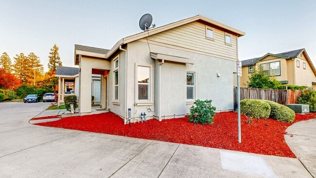 Foto del edificio - PURE Property Management - Adorable two-st...