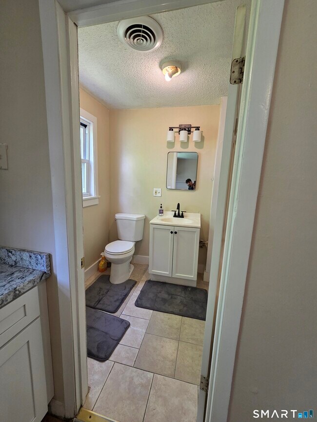 Foto del edificio - 22 Lakeview St