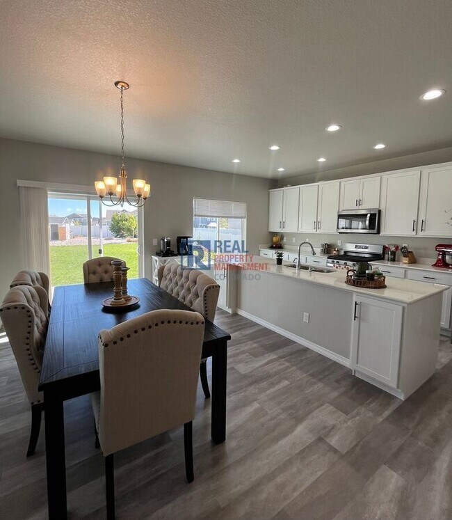 Building Photo - 4597 Hollycomb Dr