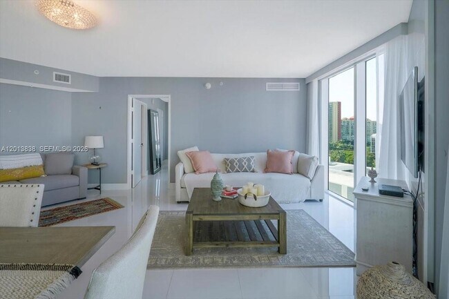 Foto del edificio - 250 Sunny Isles Blvd