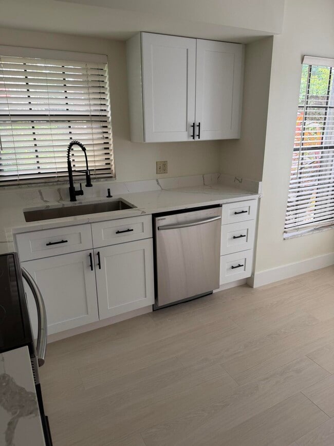 Building Photo - 13505 Fountain View Blvd