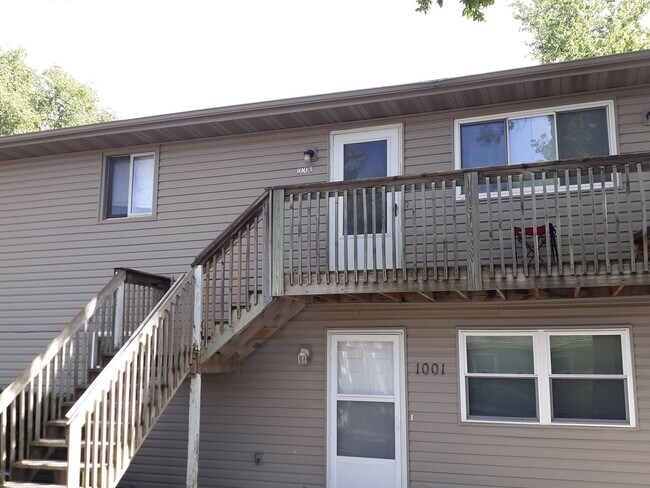 Building Photo - 1001/1003 North Dakota