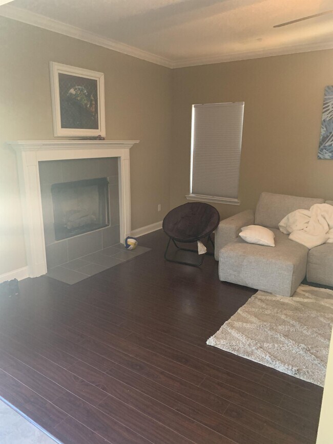 Building Photo - 723 Waterlily Ct