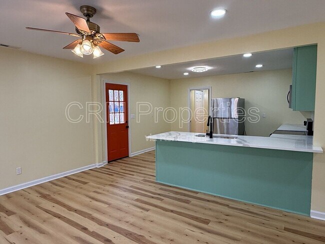 Building Photo - 808 Maumee Dr