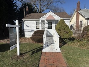 Building Photo - 143 East Ave