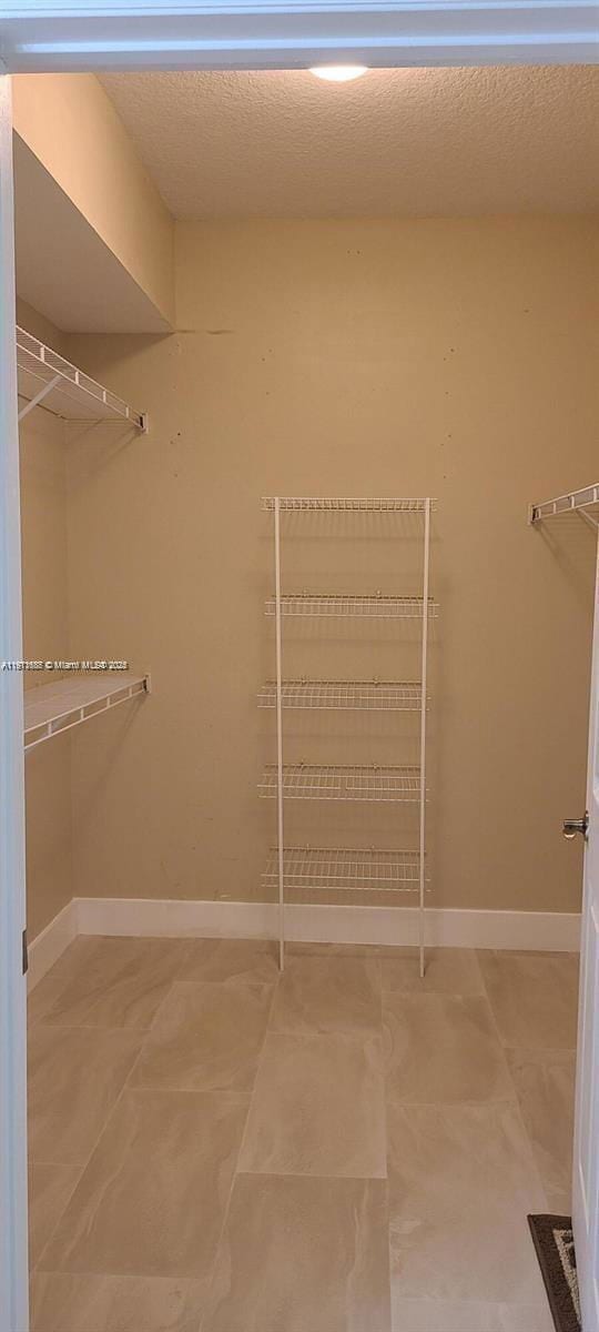 Foto del edificio - 2032 Alta Meadows Ln