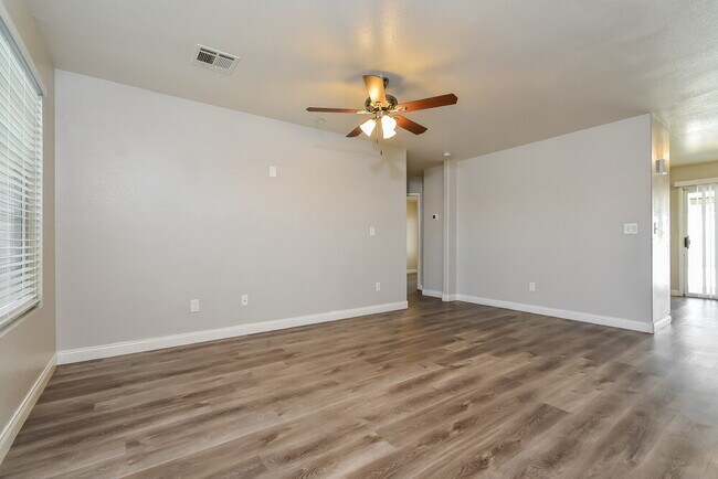 Foto del edificio - 5330 Krista Alethea St