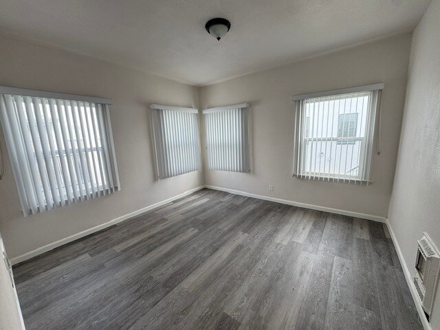 Foto del edificio - 4915 San Vicente Blvd