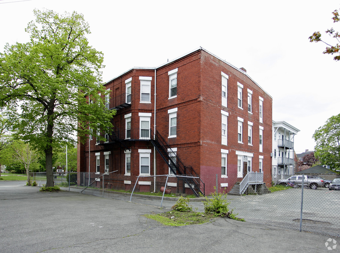Building Photo - 79-81 N Common St