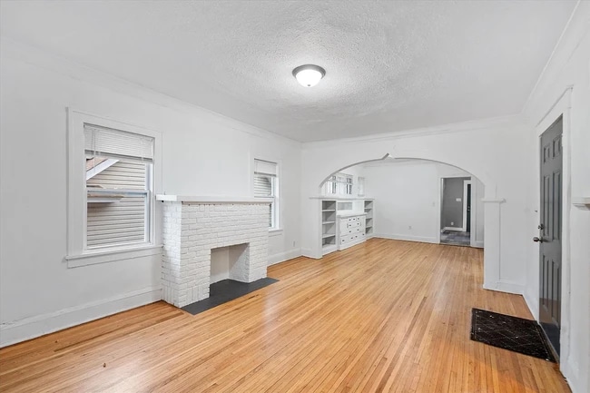 Building Photo - 1507 Oliver Ave N
