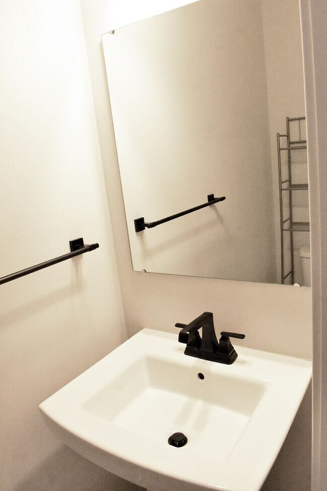 Foto del edificio - Fantastic Fredericksburg Townhome!