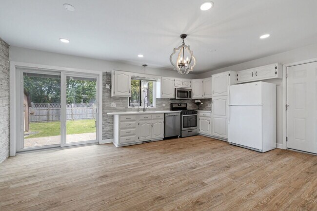 Foto del edificio - 114 Tonell Ave