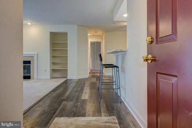 Building Photo - 3301 Sir Thomas Dr