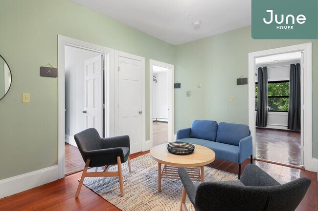 Building Photo - ROOM ONLY in 4-bed/2.0-bath Home