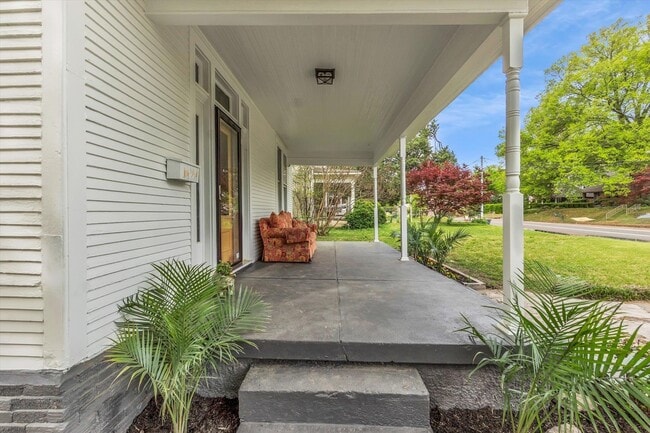 Building Photo - 2031 Central Ave